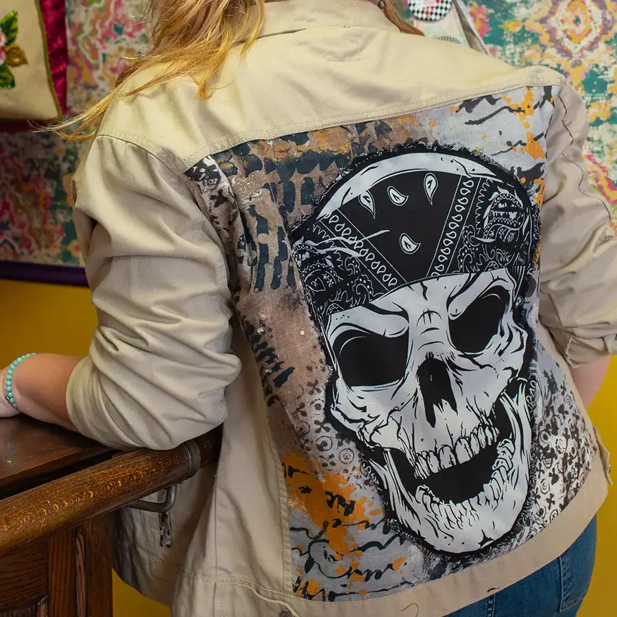 Blouson street art : Pirate à La Zèbrerie à Dax.